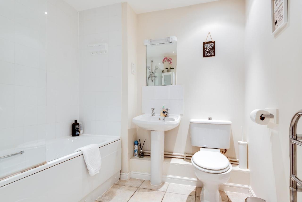 Modern 2 Bedroom Apartment In Popular Jericho !!! 옥스퍼드 외부 사진