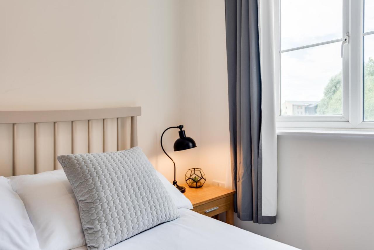 Modern 2 Bedroom Apartment In Popular Jericho !!! 옥스퍼드 외부 사진