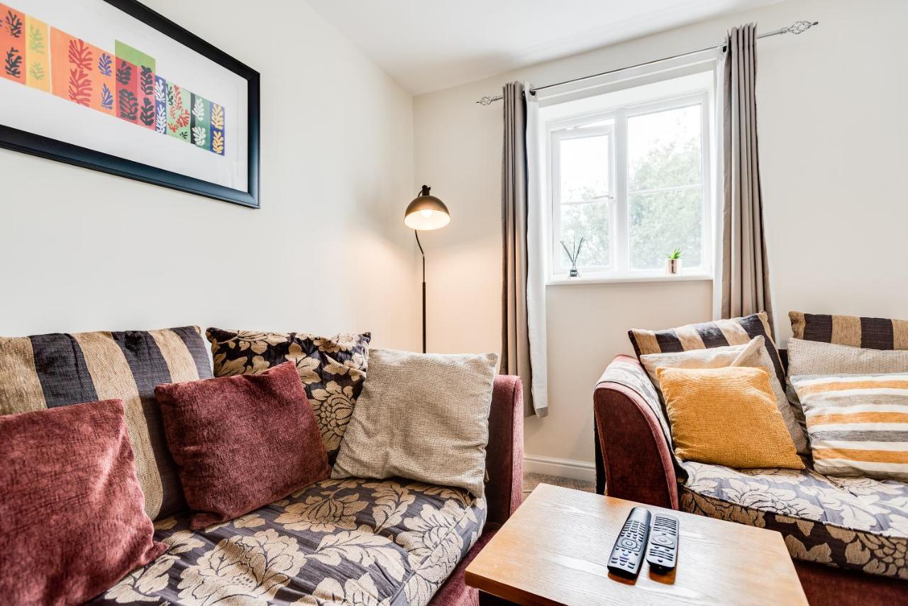 Modern 2 Bedroom Apartment In Popular Jericho !!! 옥스퍼드 외부 사진