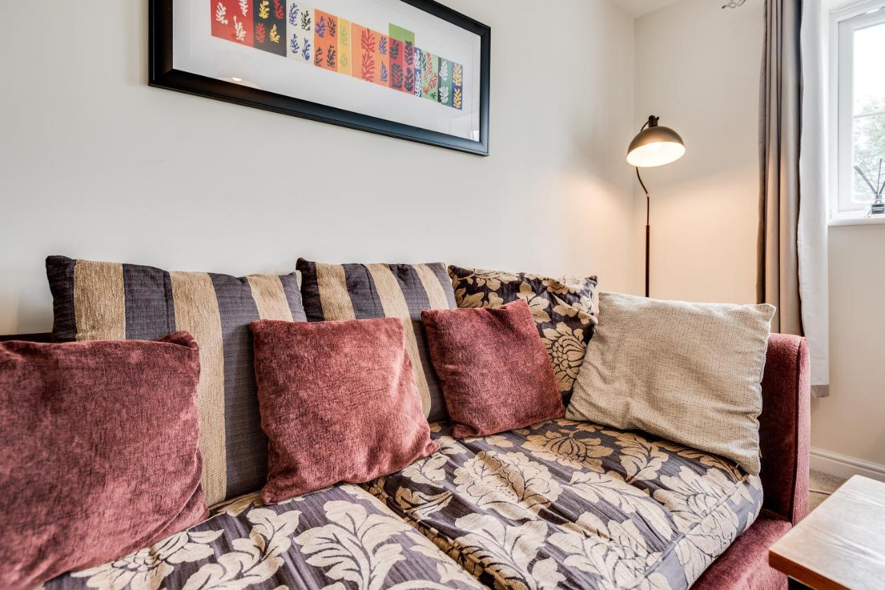 Modern 2 Bedroom Apartment In Popular Jericho !!! 옥스퍼드 외부 사진